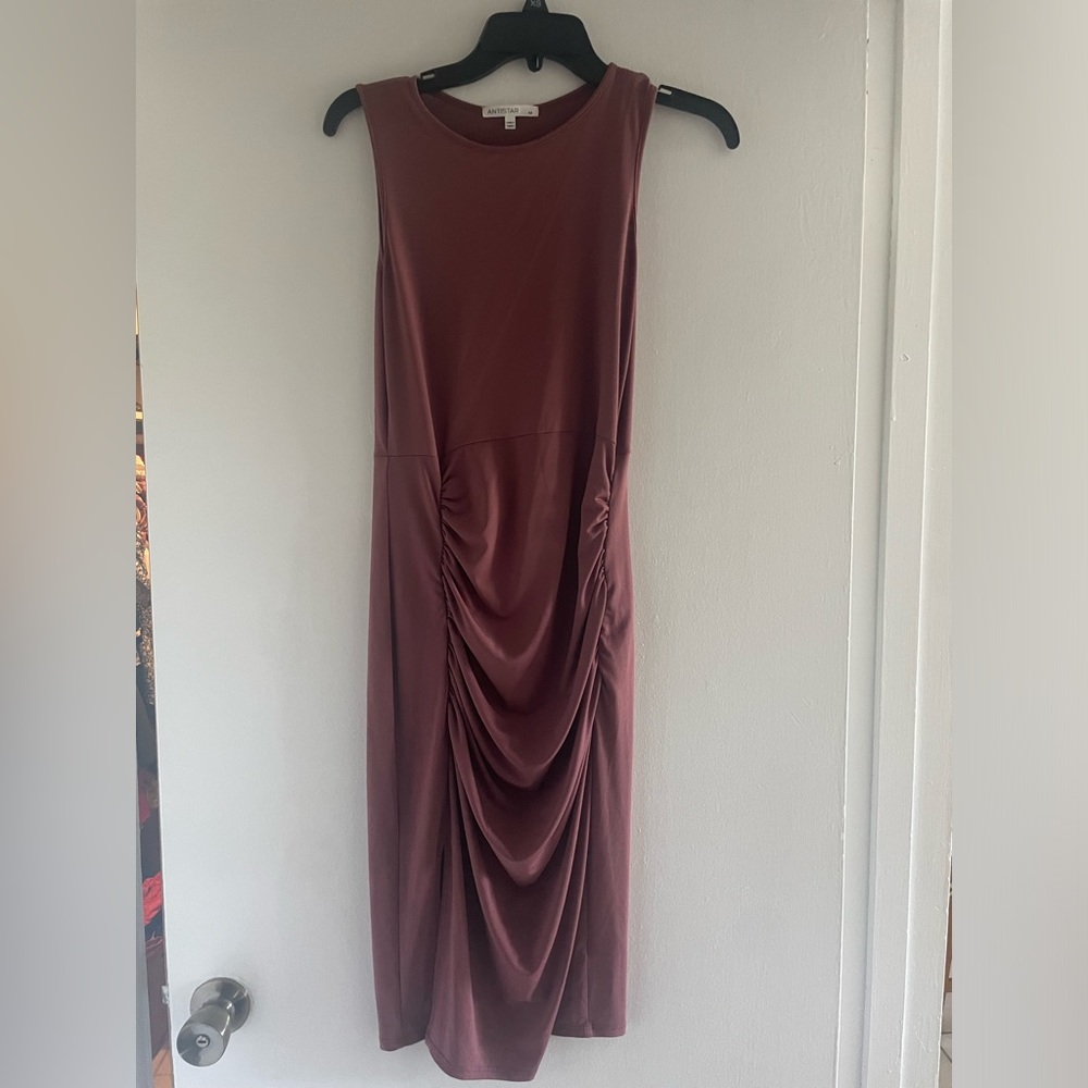 Anistar dress. M. Wedding cocktail attire. Purple.